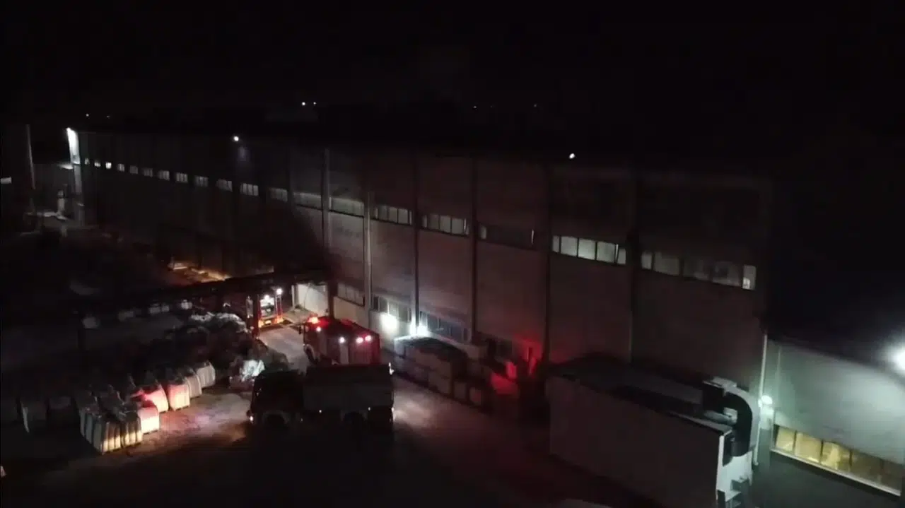 Kâğıt fabrikasında korkutan yangın