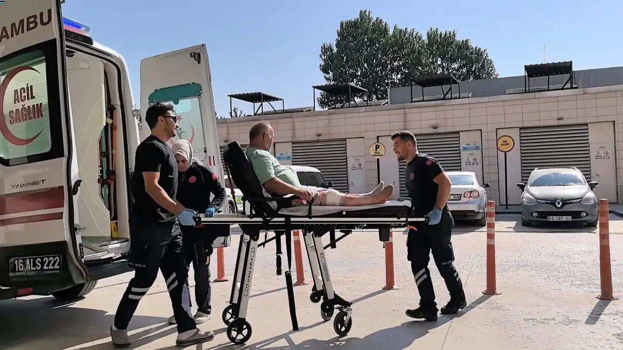 Spiralle boru yerine bacağını kestti!