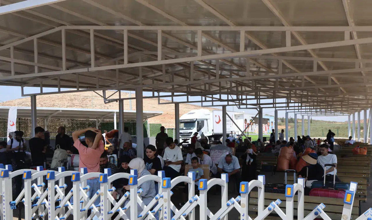 Türk vatandaşların Suriye'ye geçiş dönemi başladı