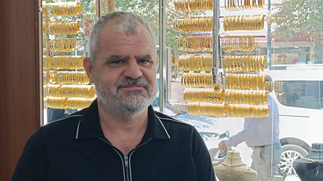 Manisa'da kuyumcular dört gözle seçimi bekliyor