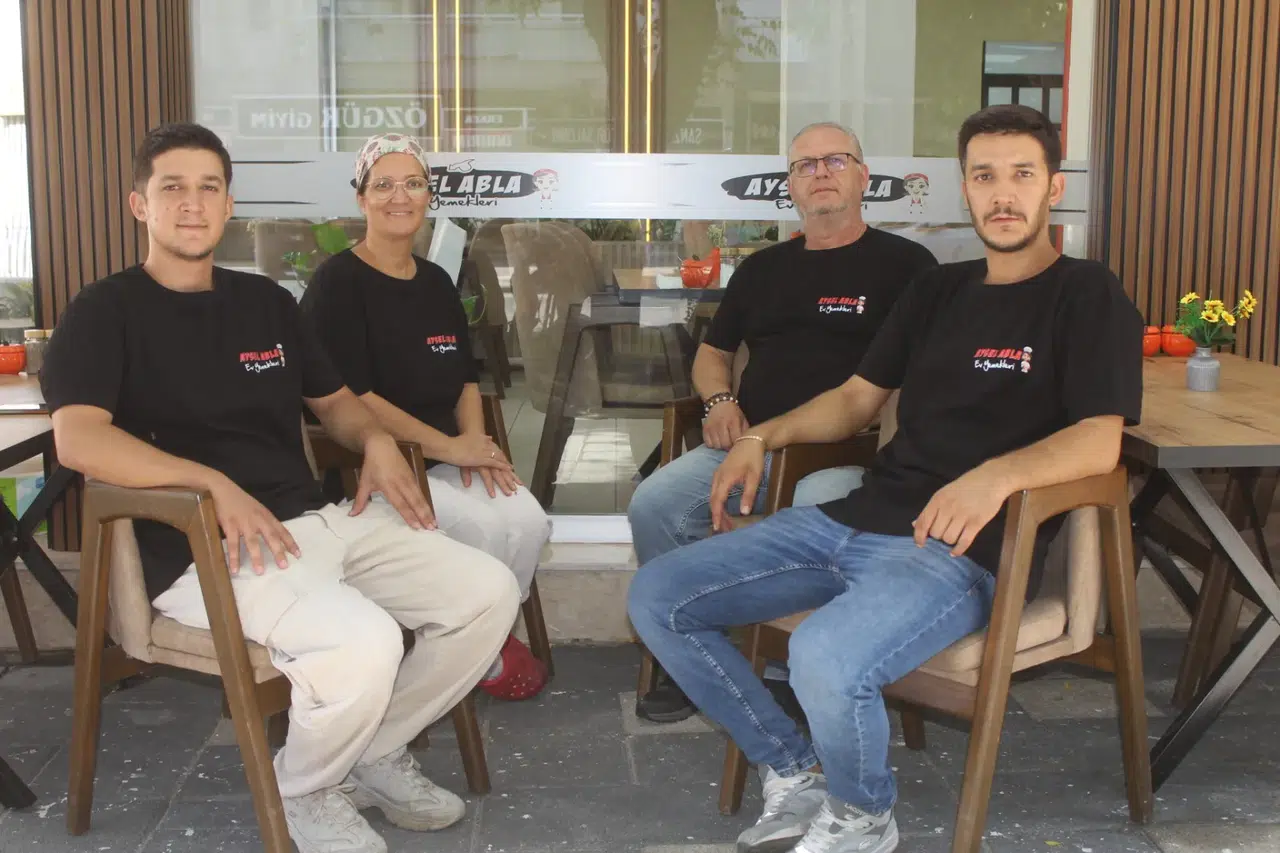 Üç kuşak birlikte en güzel yöresel yemekleri yapıyor
