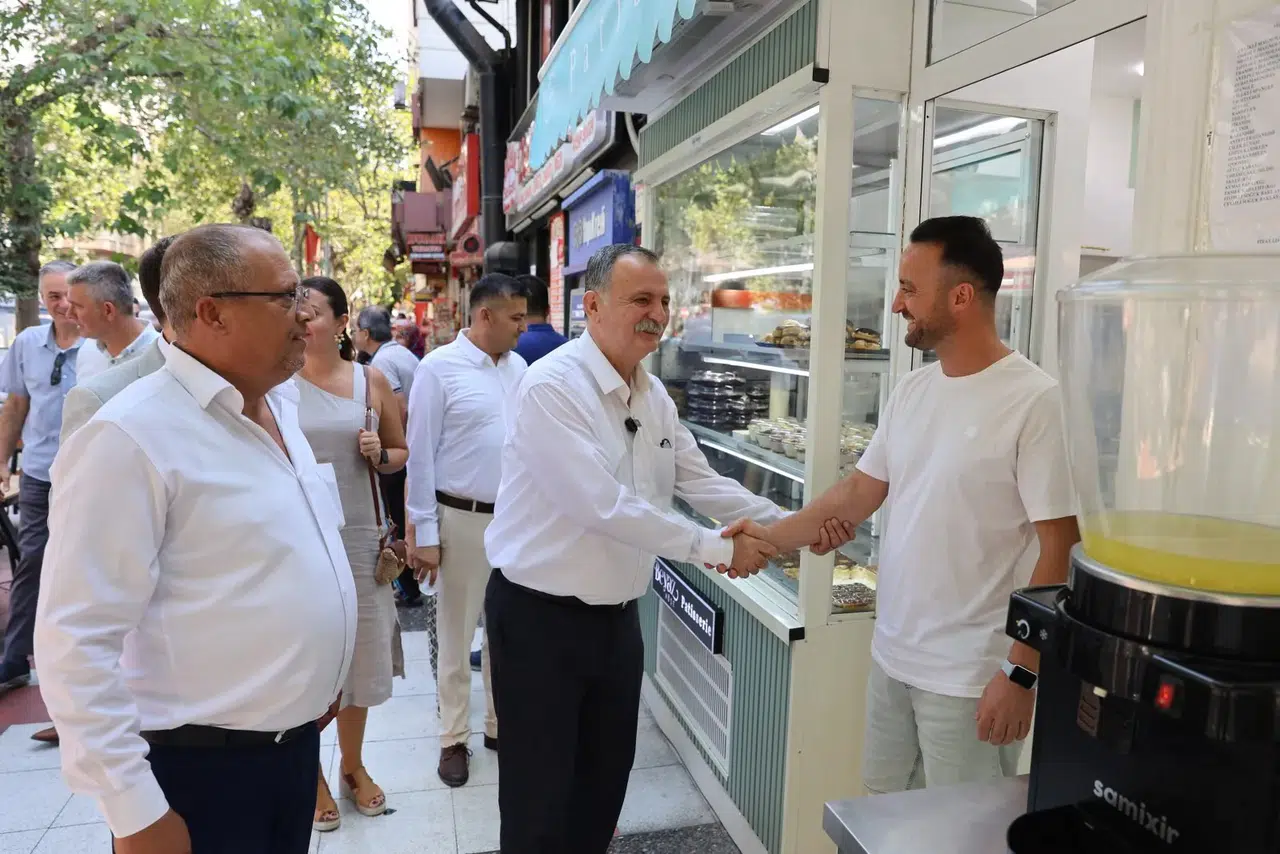 Başkan Balaban esnafın dertlerini dinledi