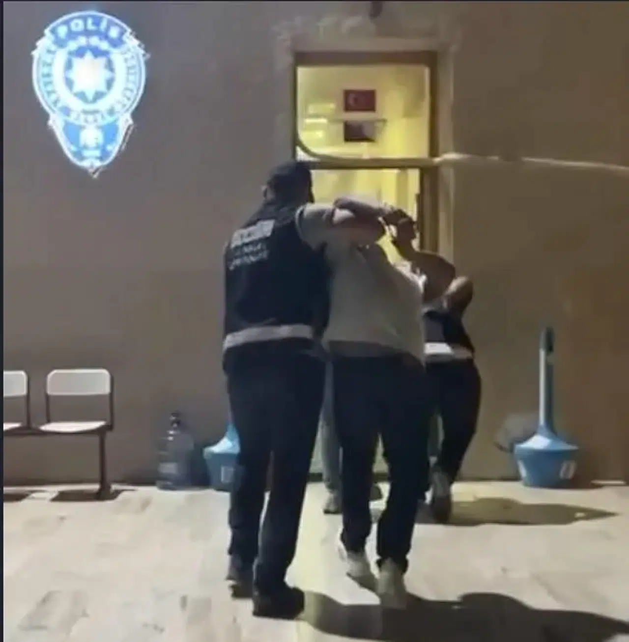Eğlence mekanında silahlı kavga: 2 yaralı, 2 gözaltı