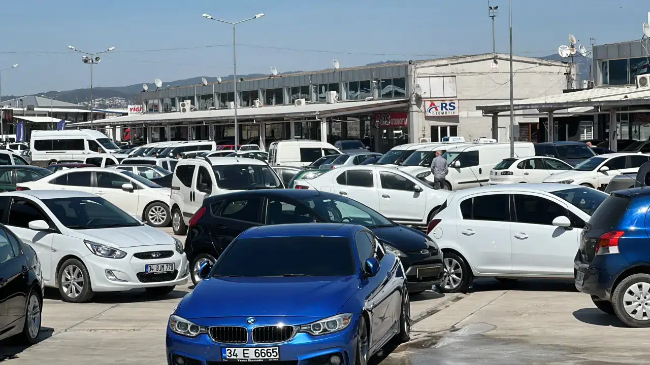 Trafik Sigortasında Yeni Dönem: Poliçesini Erken Yenileyene Ceza, Kazasız Sürücüye Ödül