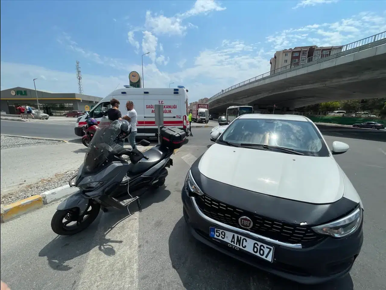 Kavşakta kaza: Motosiklet sürücüsü yaralandı