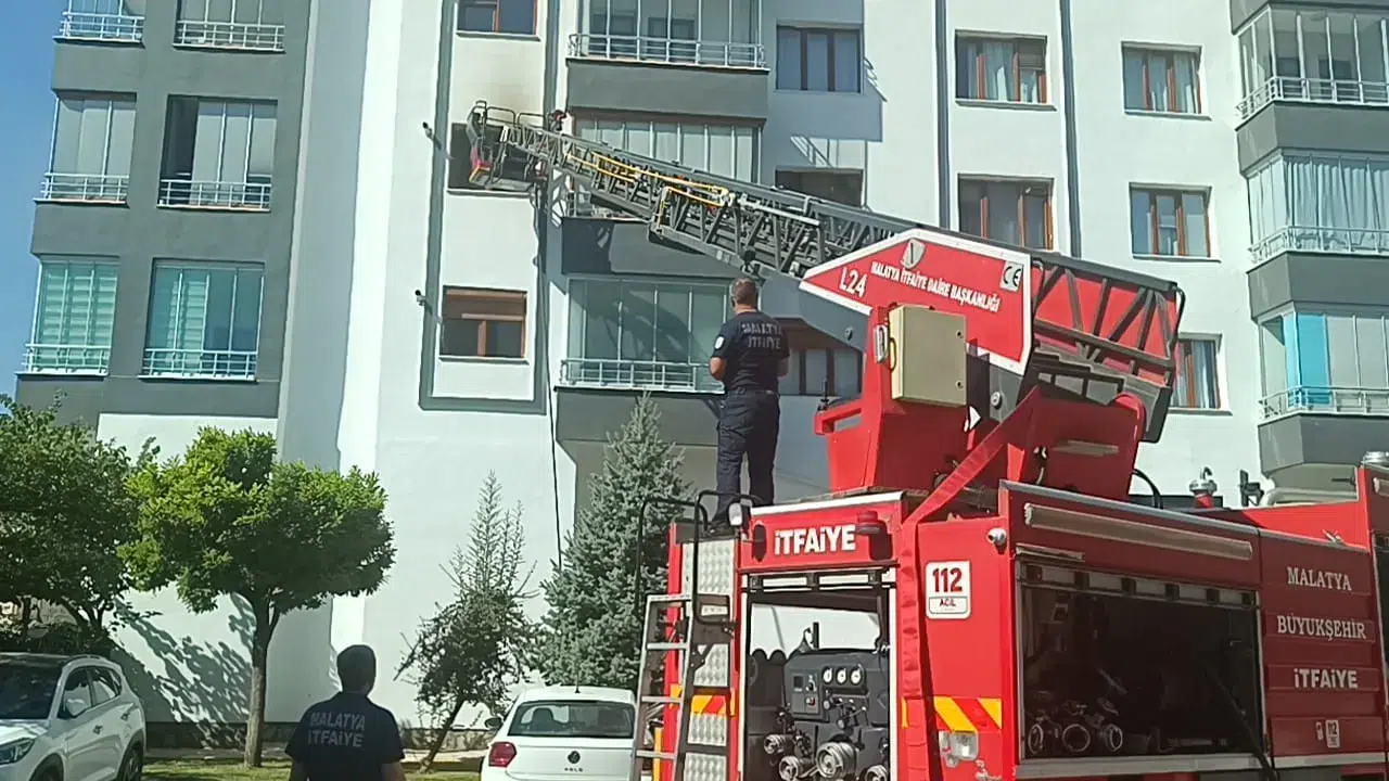 Korkutan konut yangını