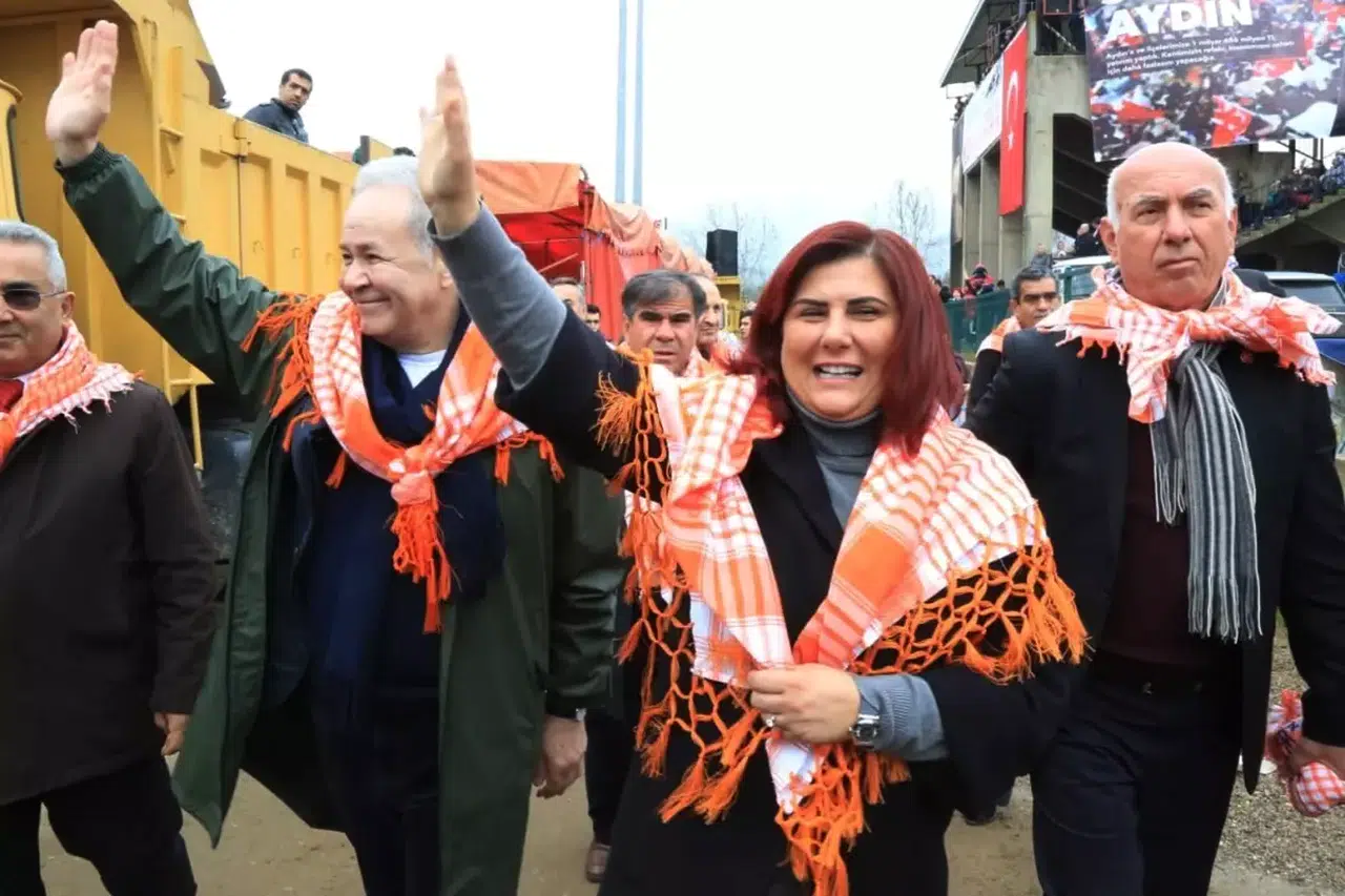 Özlem Çerçioğlu ile birlikte ilçe belediye başkanları da istifa etti