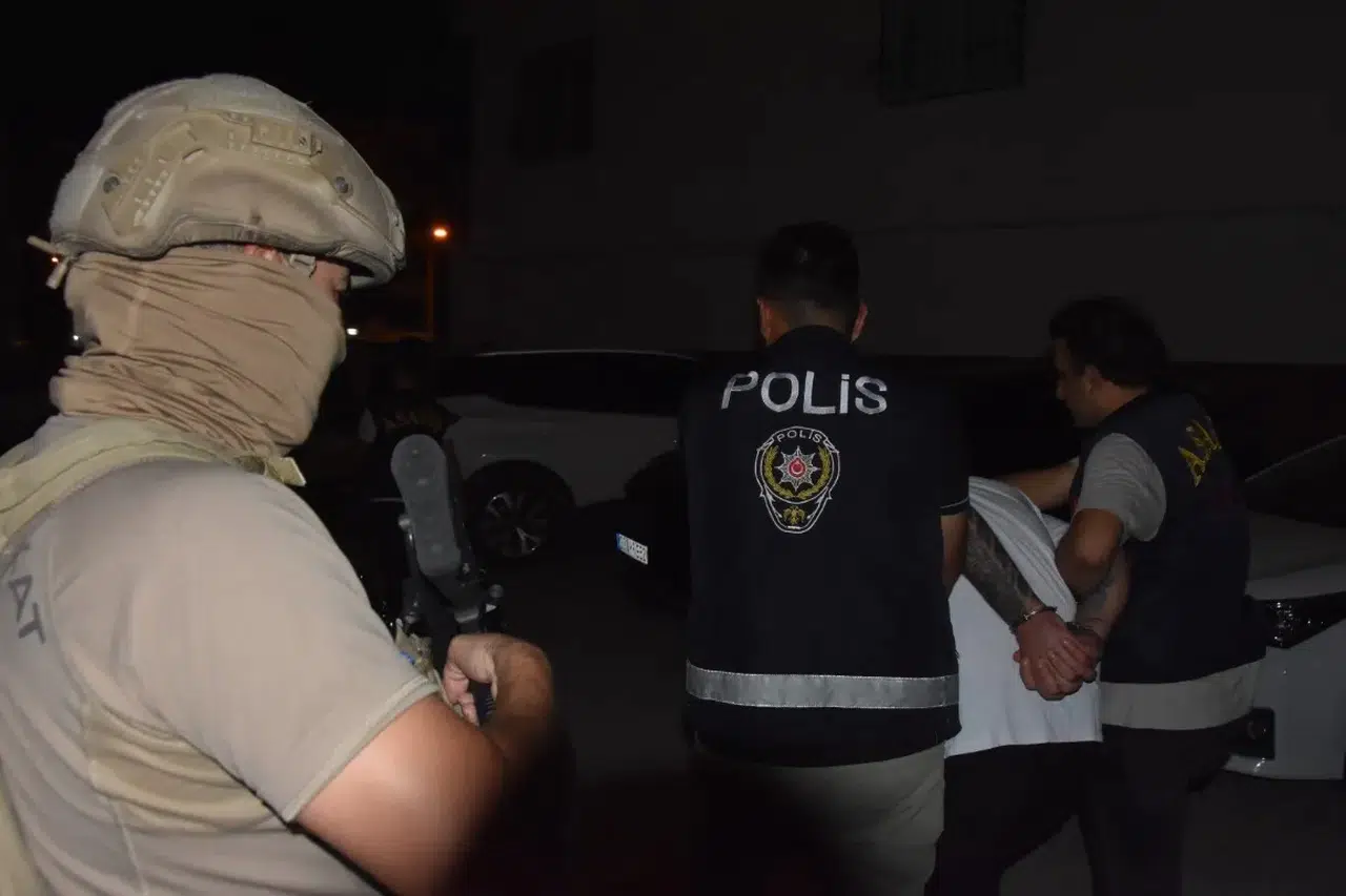 Aranan şahıs bakın nereden çıktı