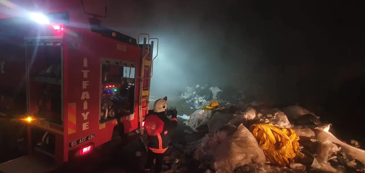 Çöp toplama merkezinde korkutan yangın