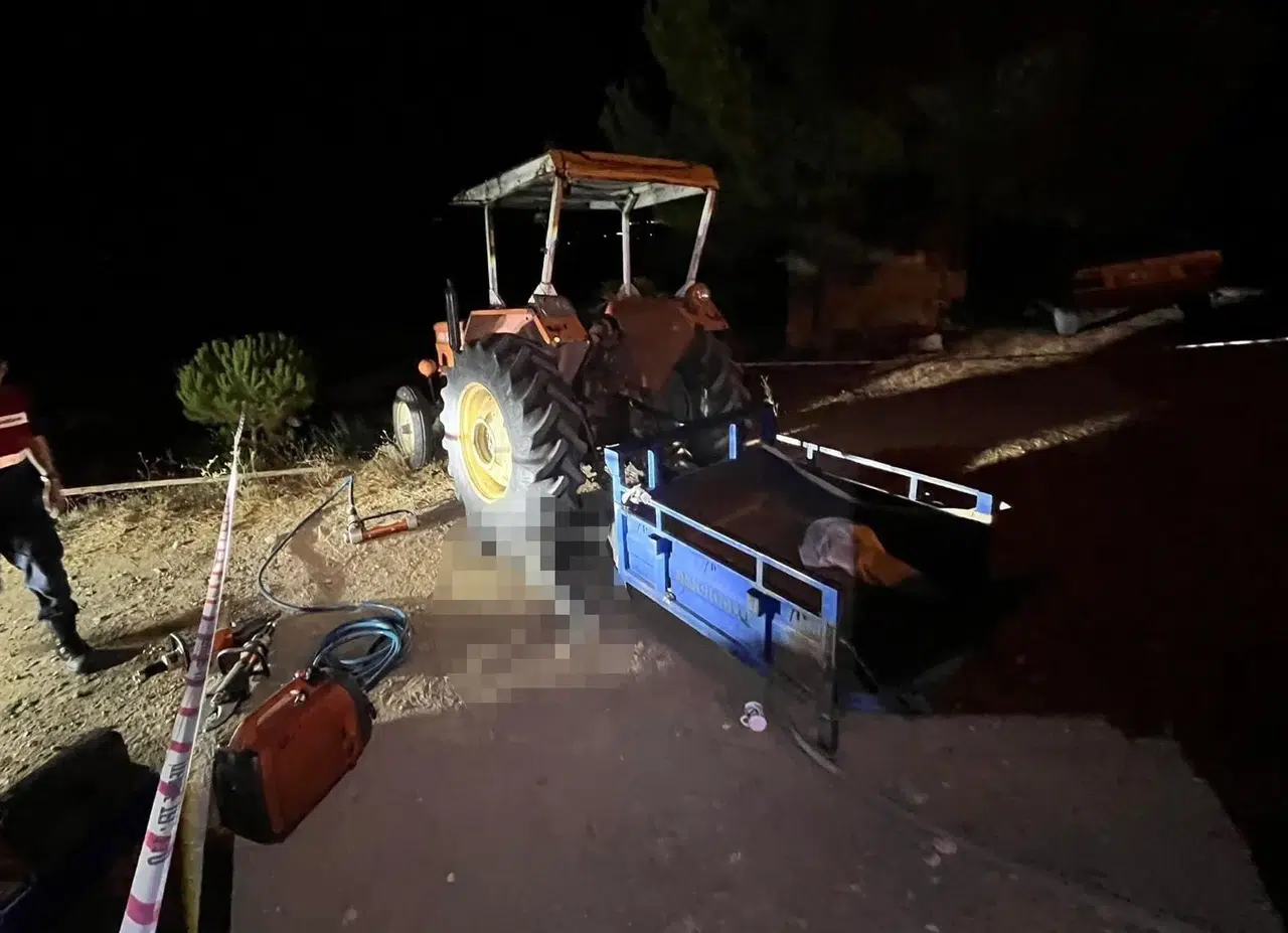 Manisa'da traktörün altında feci can verdi