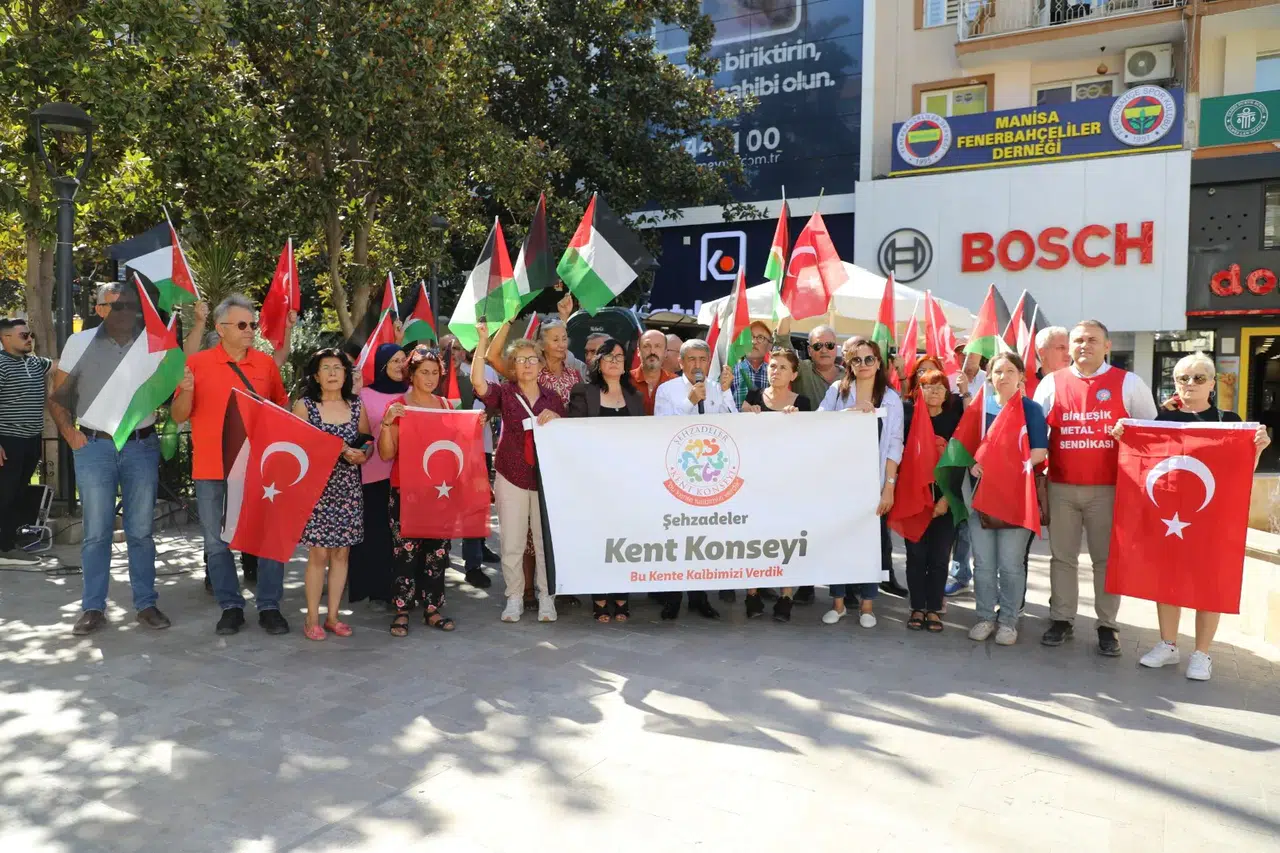 Manisa Kent Konseyleri Filistin için meydanlarda