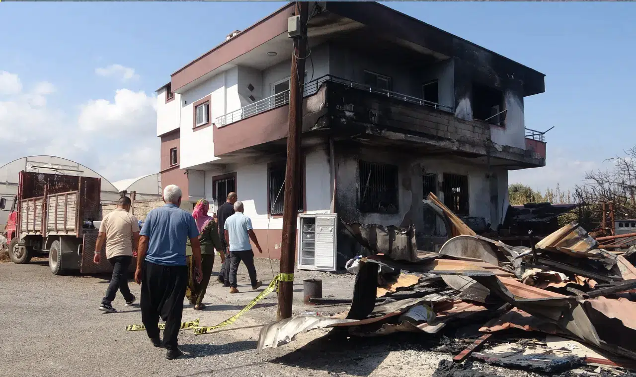 25 yıllık emek kundaklamayla kül oldu: En mutlu günlerini komşu zehire çevirmiş