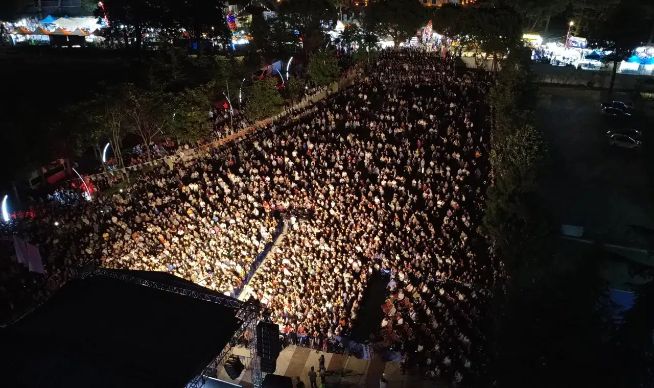 Cengiz Kurtoğlu'ndan Manisa'da unutulmaz konser
