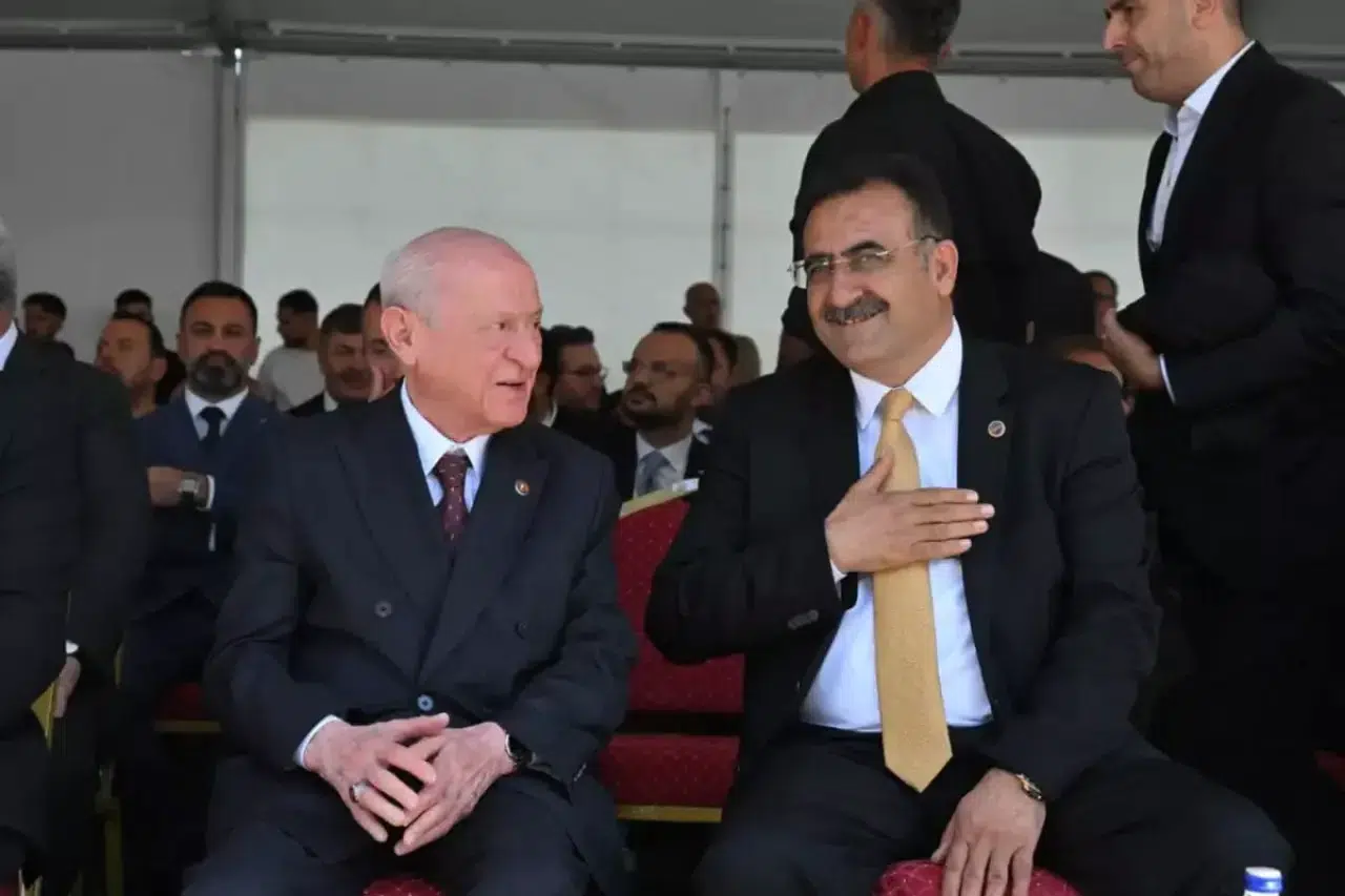 Programa damga vuran kare: Bahçeli'nin yanındaki isme dikkat