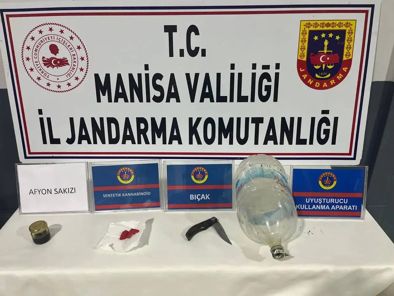 Manisa'da şüphelinin üzerinden çıkan pes dedirtti