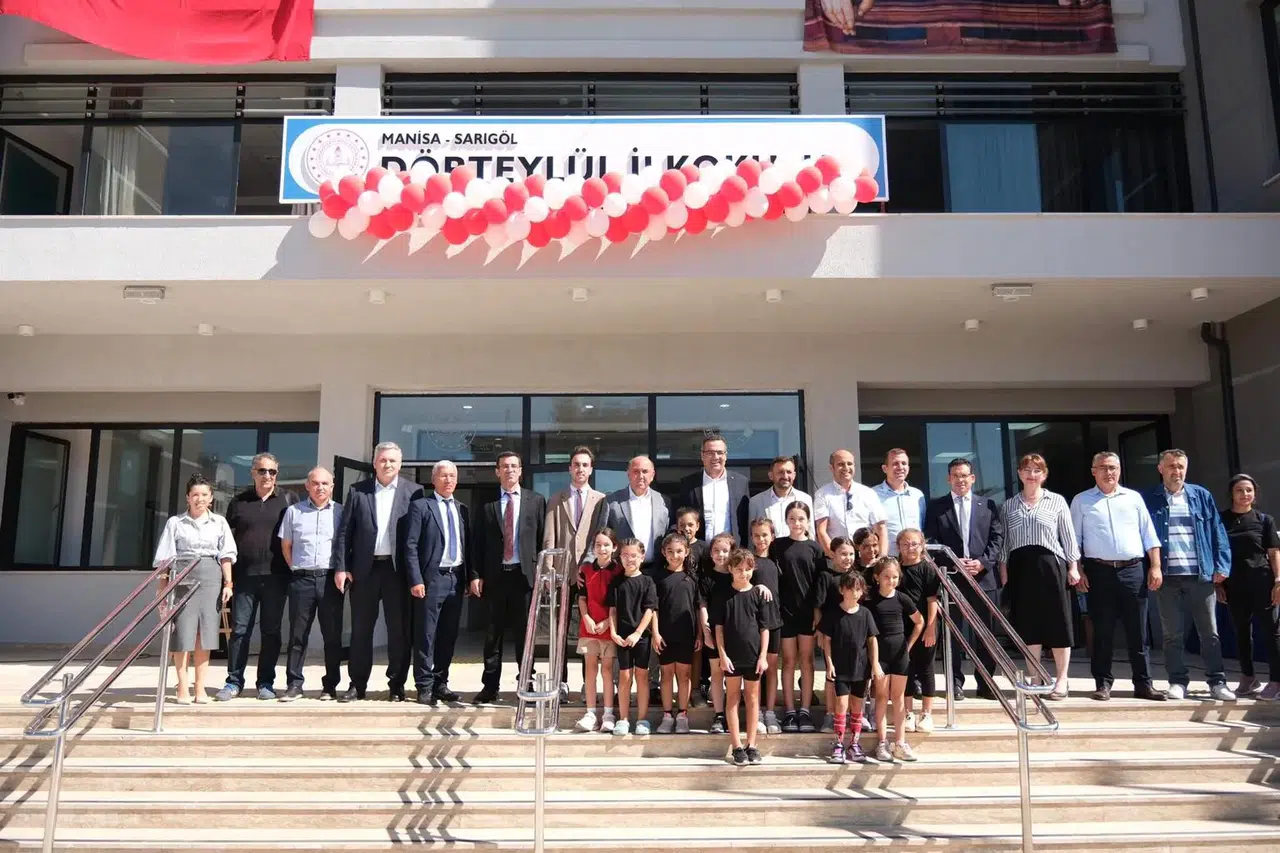 Manisa'nın o ilçesi yeni okuluna kavuştu