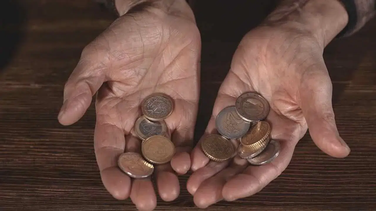 Cüzdanında bulduğu bozuk parayı 21 milyon TL'ye sattı