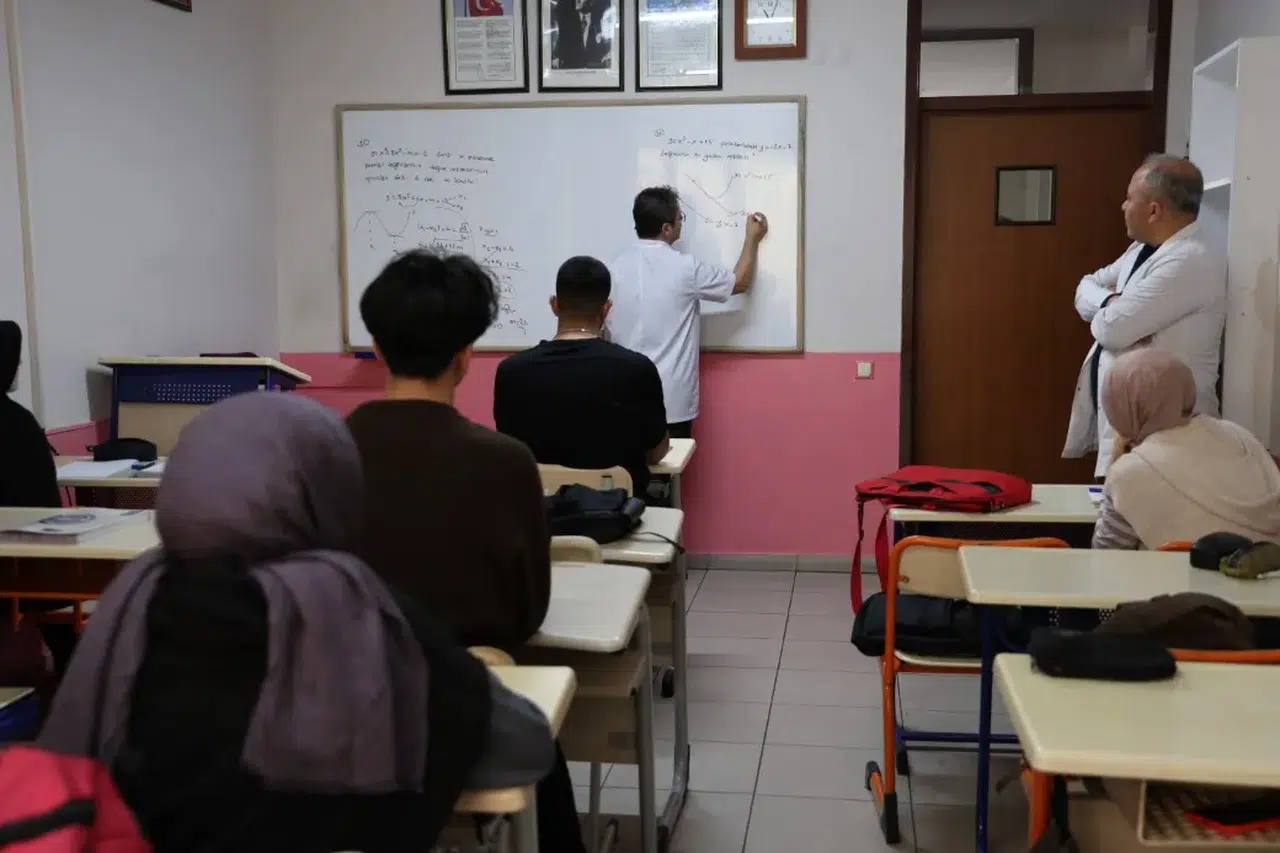 Uzmanlar uyarıyor: Akran zorbalığına dikkat edin!