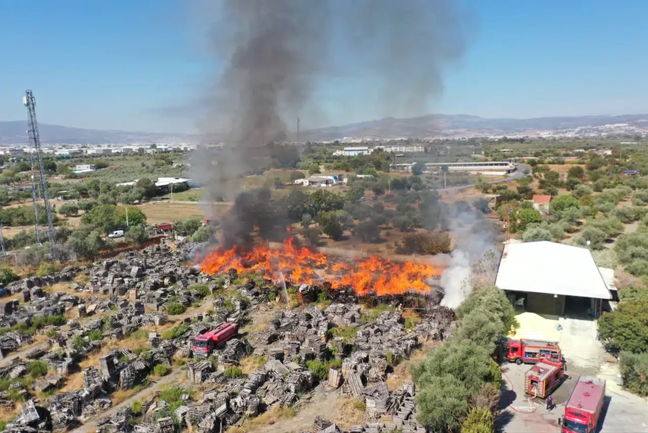 Manisa'daki fabrika yangını kontrol altına alındı