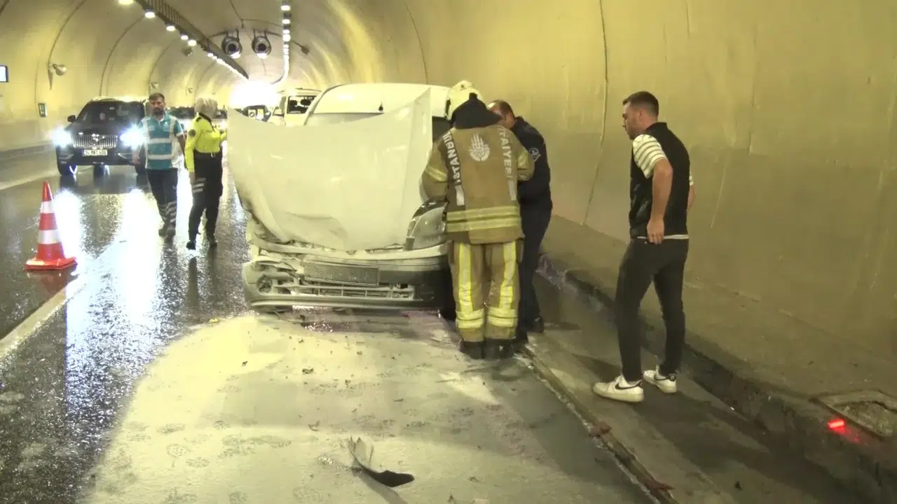 Tünelde feci kaza: 4 araç birbirine girdi