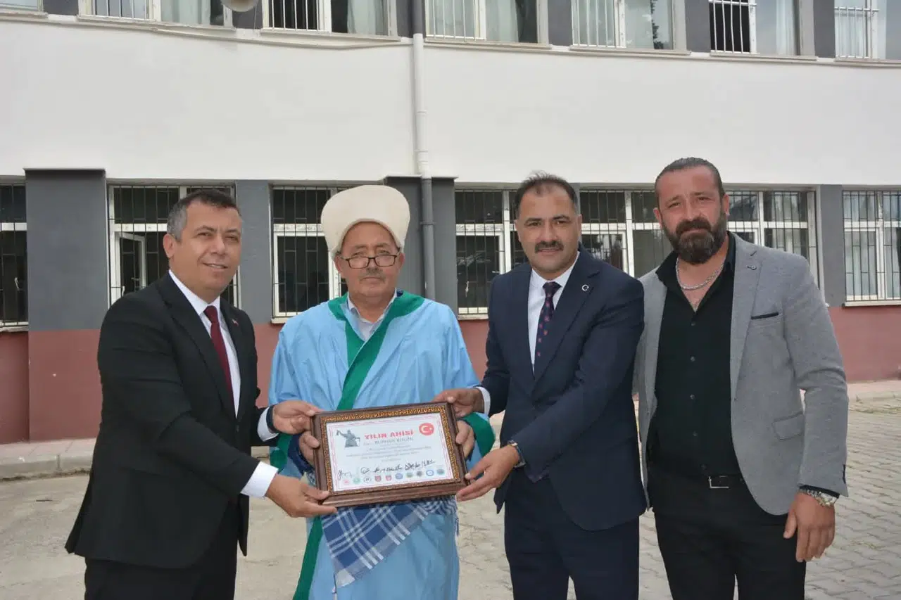 Demirci’de yılın ahisi Burhan Bilgin oldu