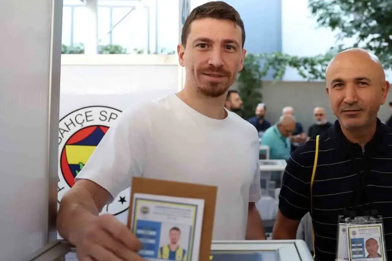 Mert Hakan'dan tüzüğe aykırı hareket