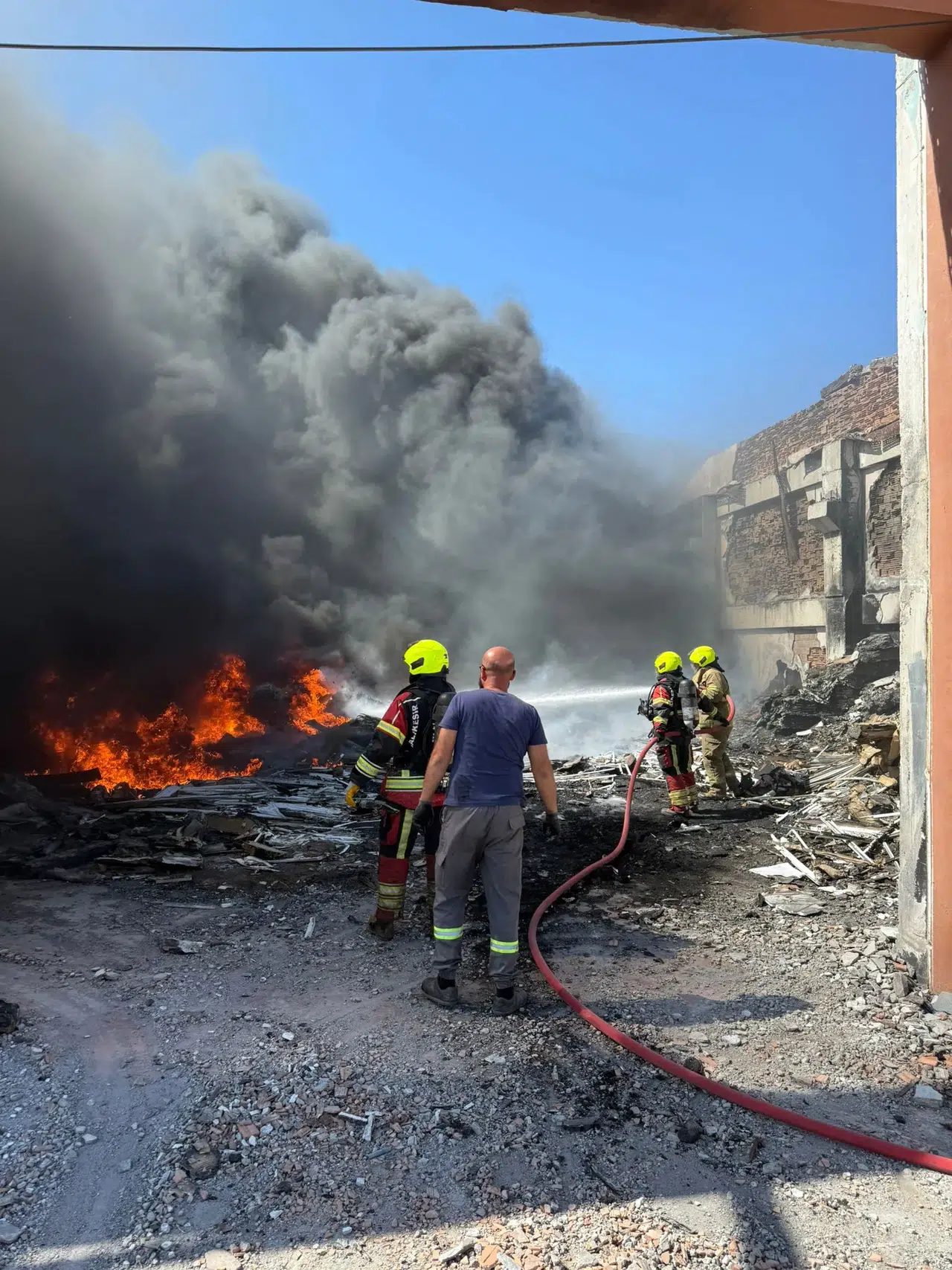 Korkutan depo yangını