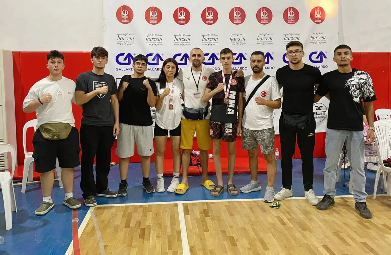 Manisalı sporcular MMA Süper Lig'den çifte madalya ile döndü