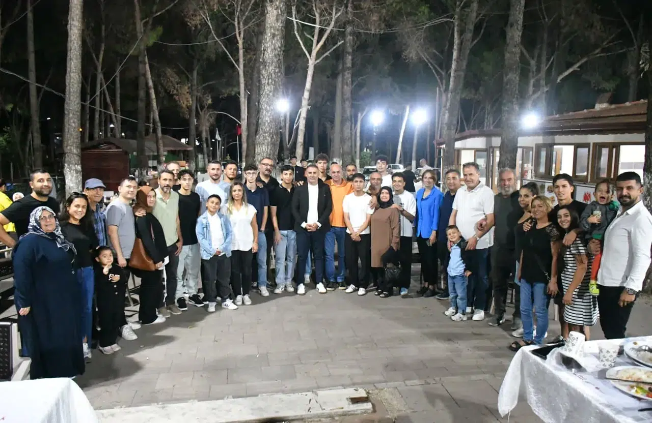 Yunusemre Belediyespor şampiyonluğunu kutladı