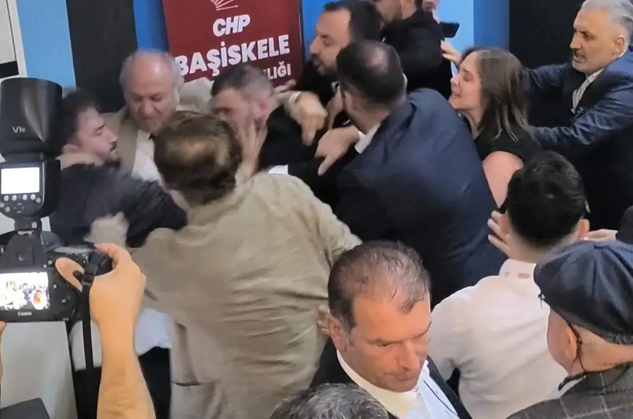CHP Kongresi savaş alanına döndü