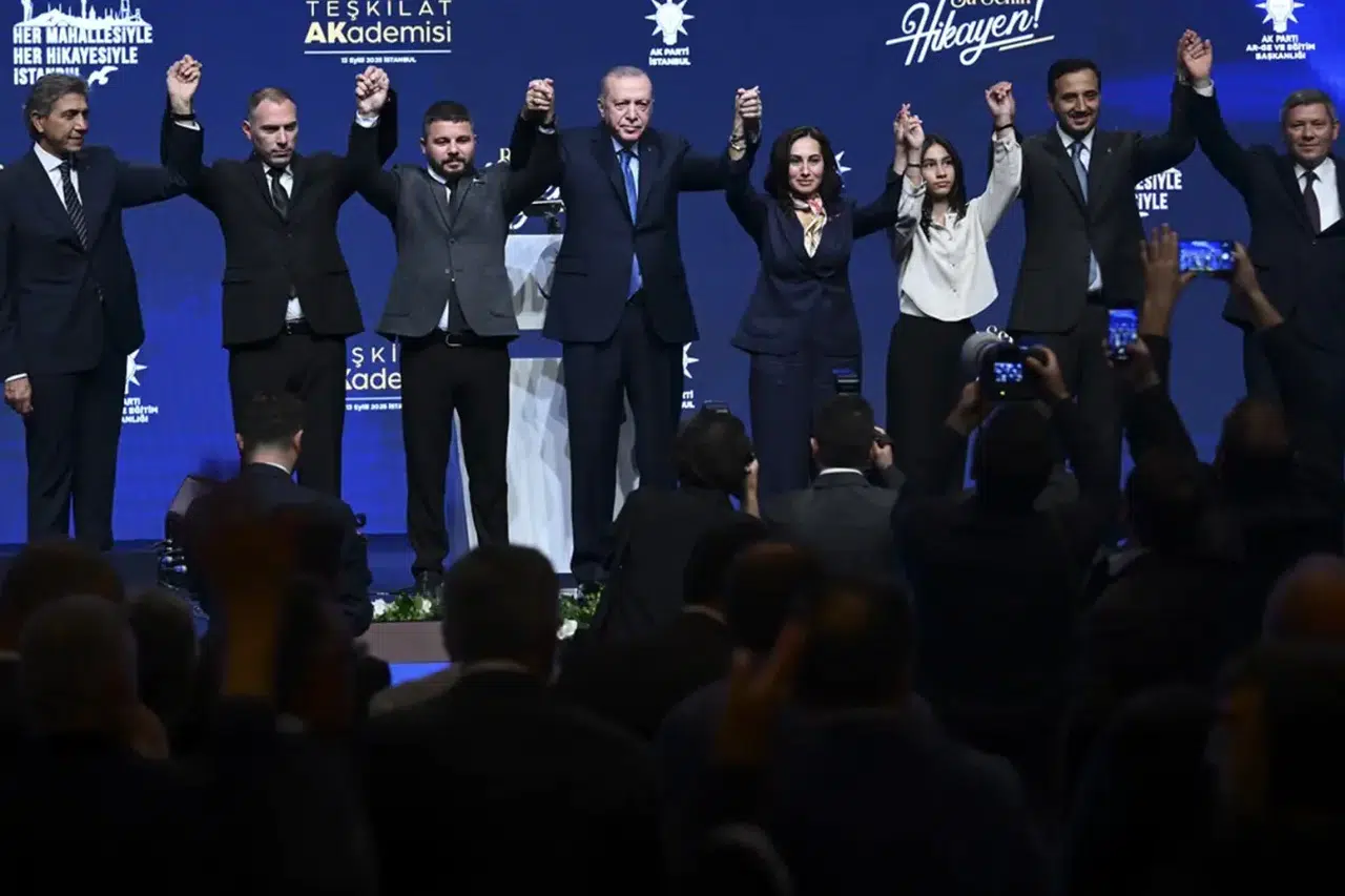 CHP'de çözülmeler devam ediyor: 8 Belediye Başkanı daha AK Partiye geçiyor