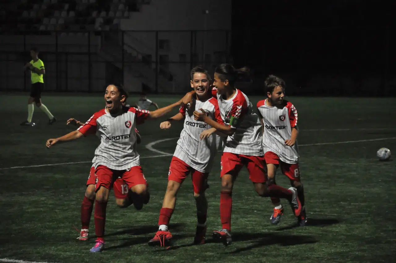 U13 takımından muhteşem geri dönüş! 3-2