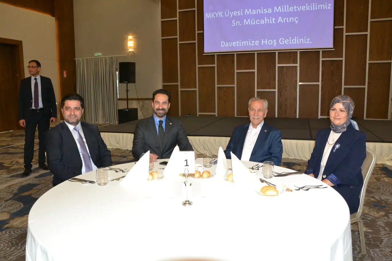 ARINÇ "SİYASİ MÜCADELEDE EŞLERİN DESTEĞİ HER ZAMAN ÖNEMLİ"