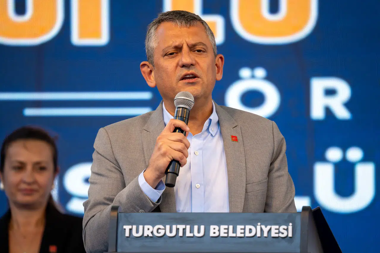 Özel'den açılış töreninde Trump tepkisi