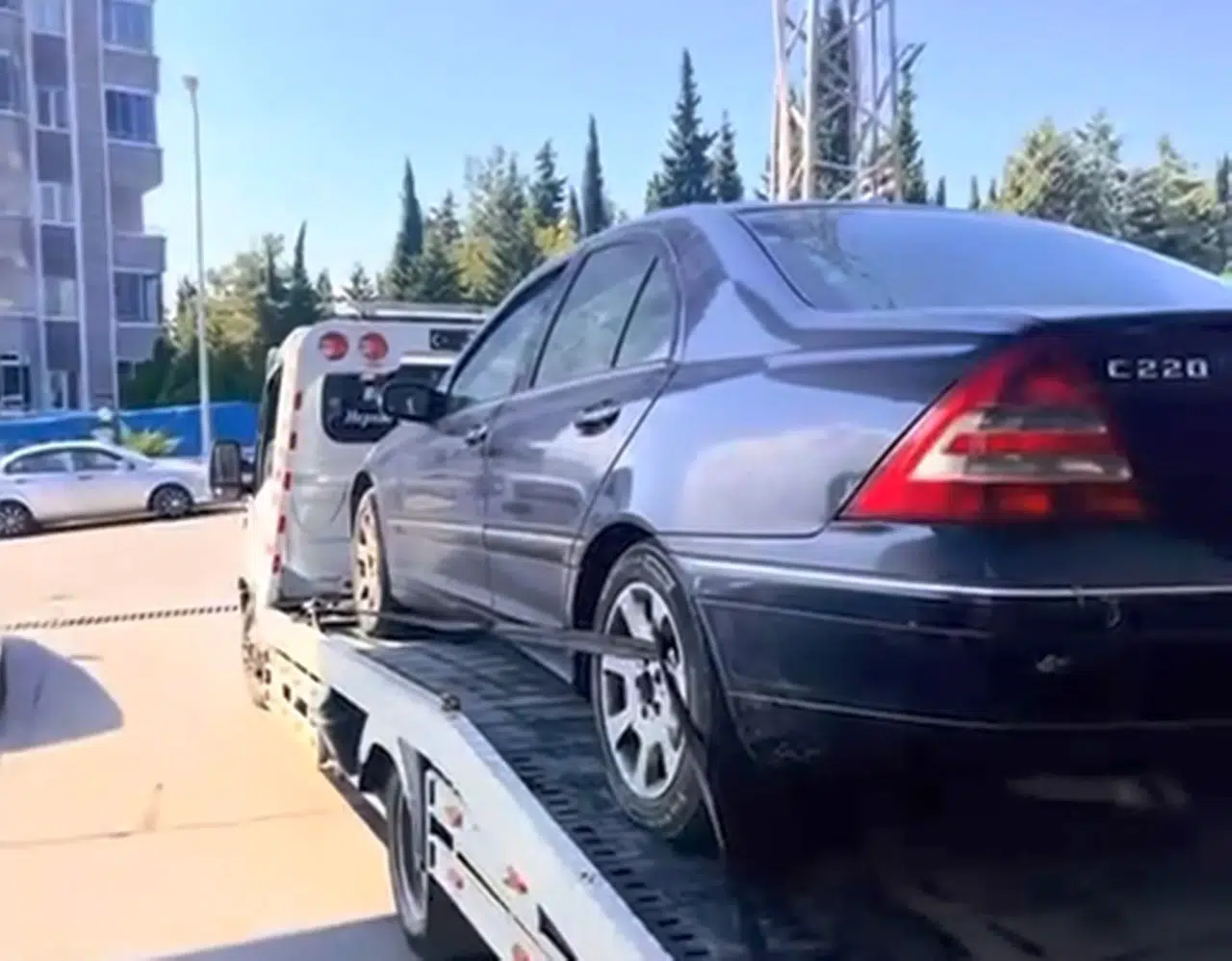 Akaryakıt istasyonunda sürücüye şok