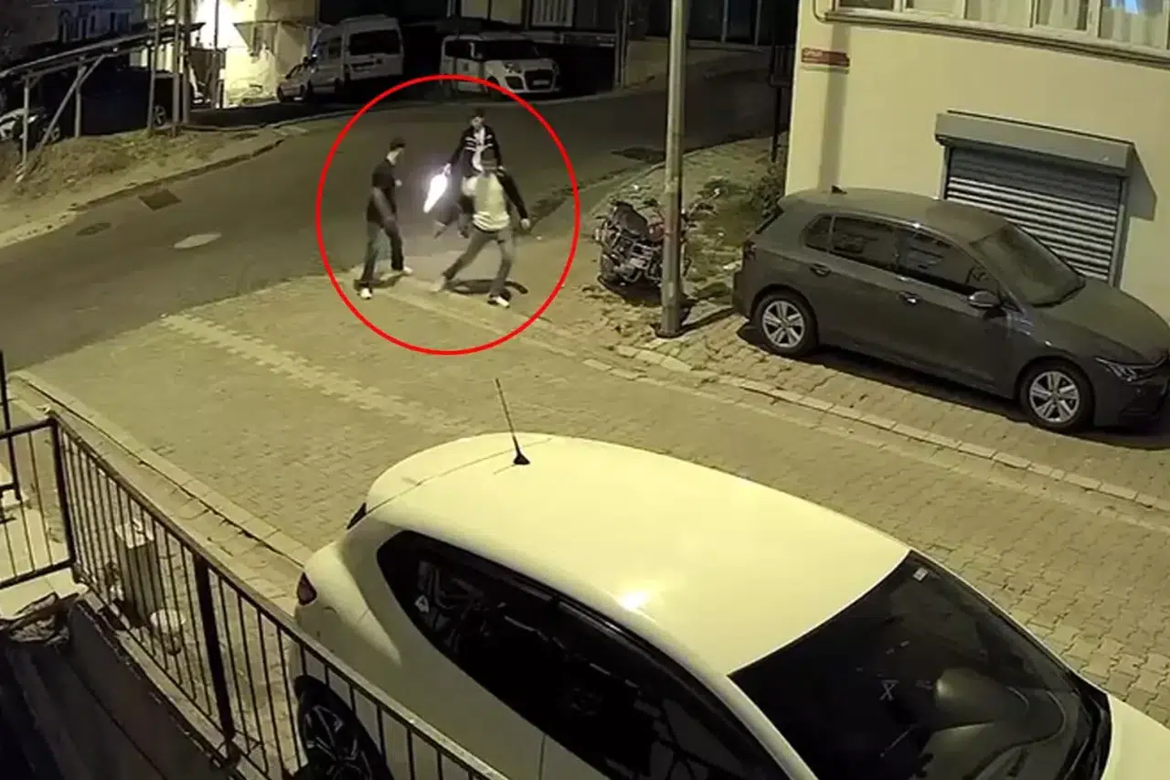 Böyle şaka olmaz! Silahı görenlerin yüreği ağızlarına geldi