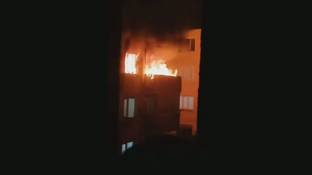 Televizyon fişinden çıkan yangında can verdiler