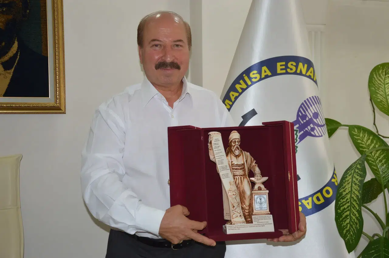 Başkan Akyüz esnaf ve sanatkarın bayramını kutladı