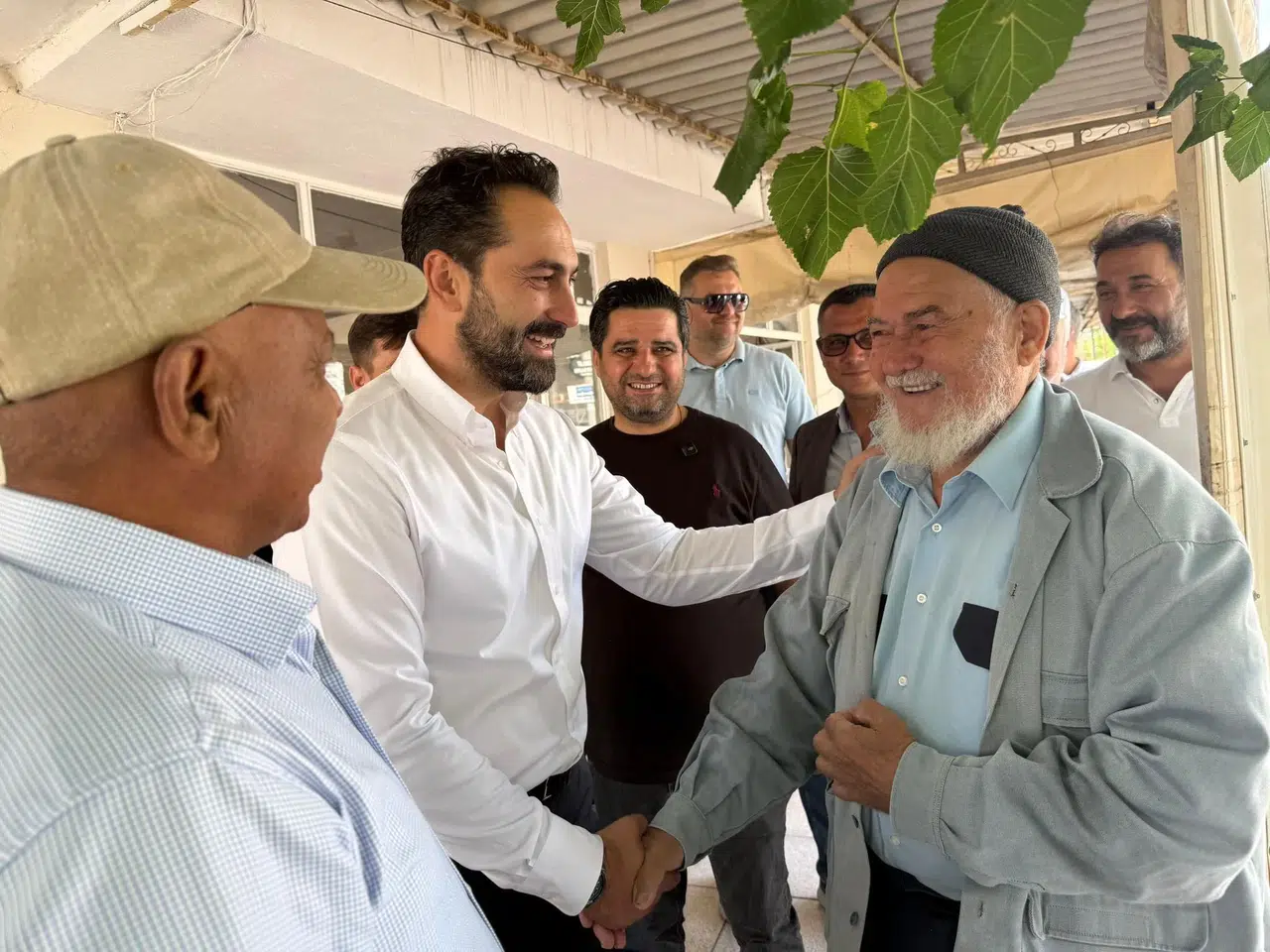 Mücahit Arınç, Şehzadeler'ın kırsal mahallelerini ziyaret etti