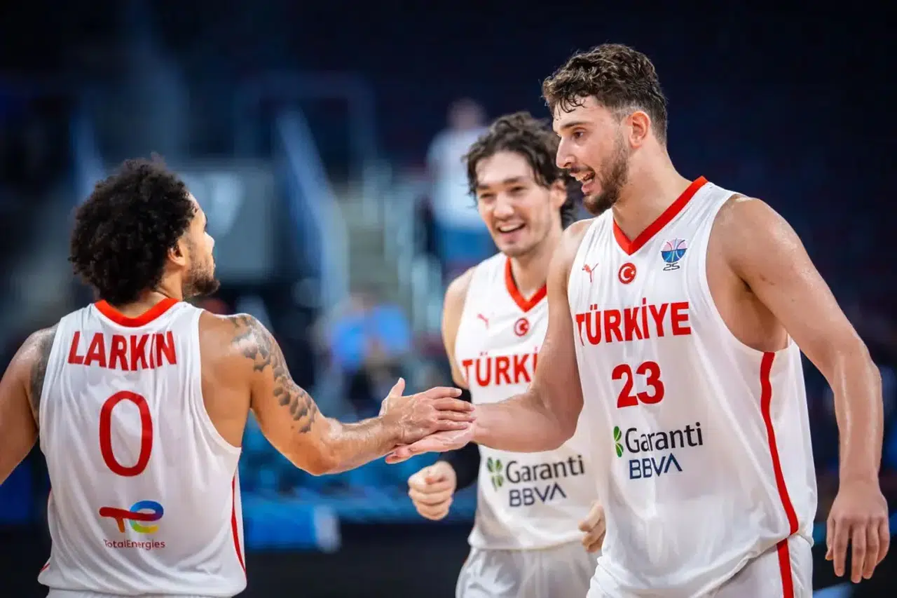 EuroBasket'te Türkiye'yi finale taşıyan yıldız oyuncu A Milli Takım'ı bıraktı