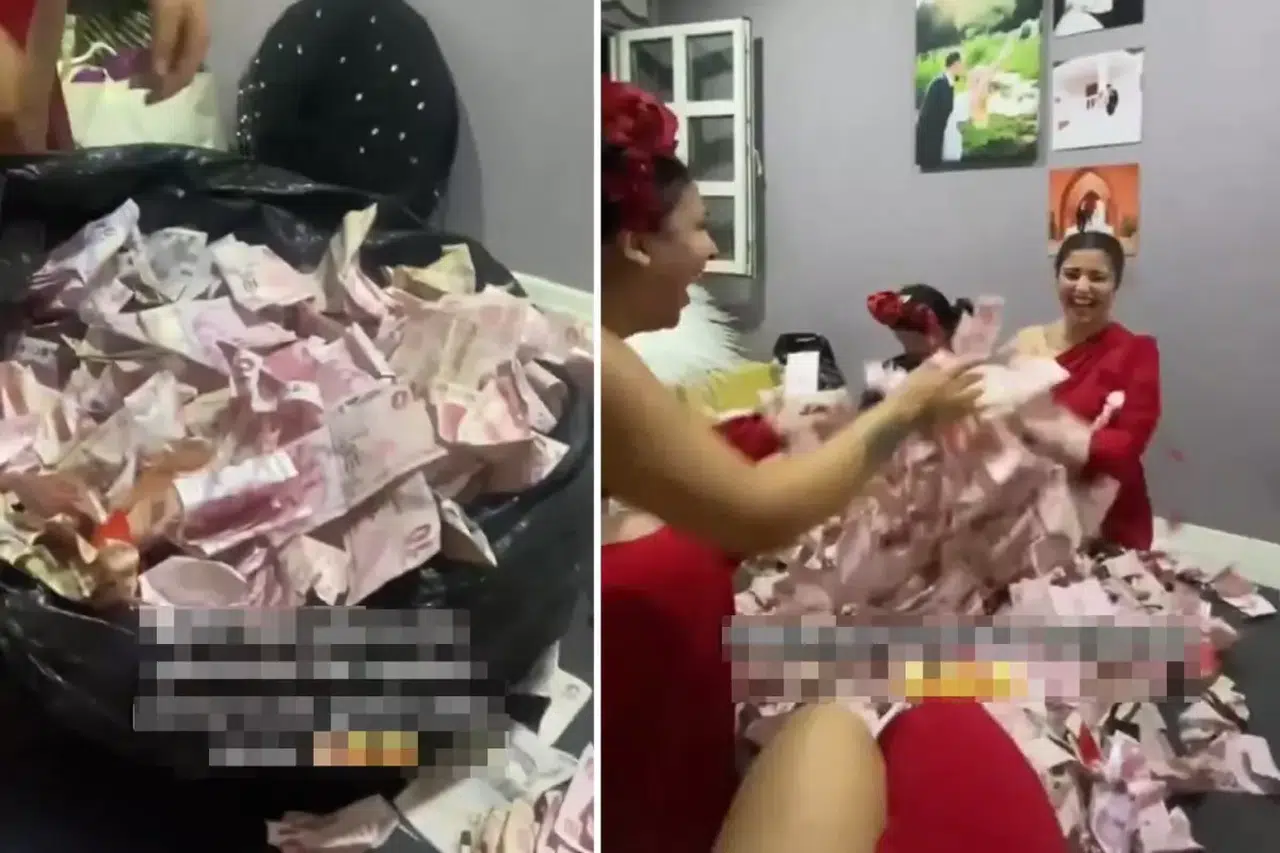 Nedimeler aldıkları bahşişle köşeyi döndü