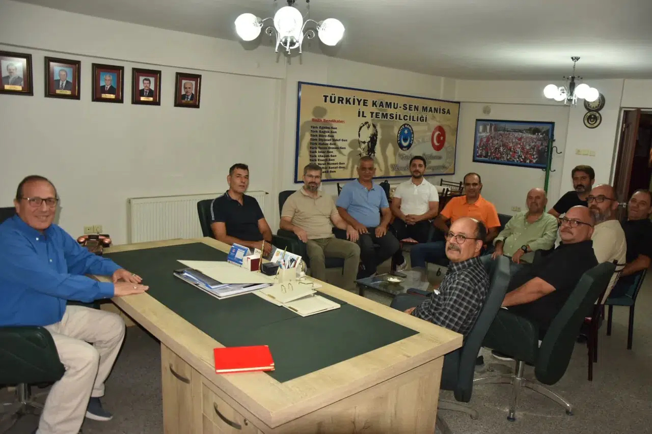Türkiye Kamu-Sen Manisa’da Vefa Buluşması: Tulukçuoğlu’na Plaketli Veda
