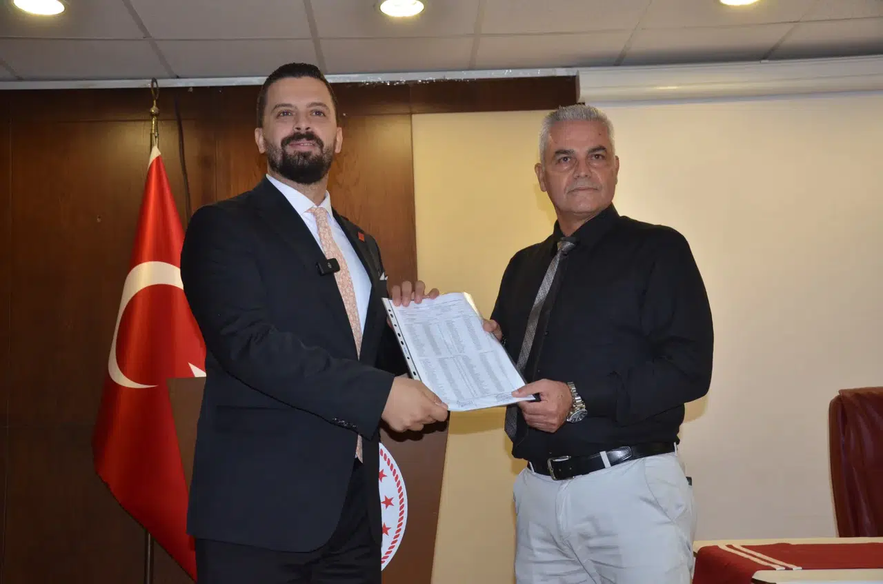 CHP Şehzadeler’de Mert Özkösemen mazbatasını aldı