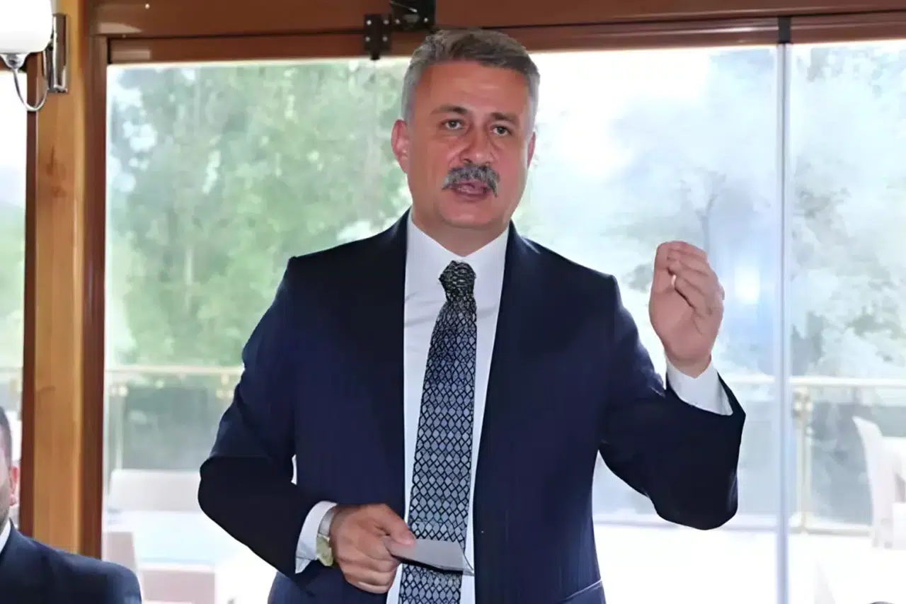 Rüşvetten tutuklanmıştı! AK Partili Başkan görevden uzaklaştırıldı