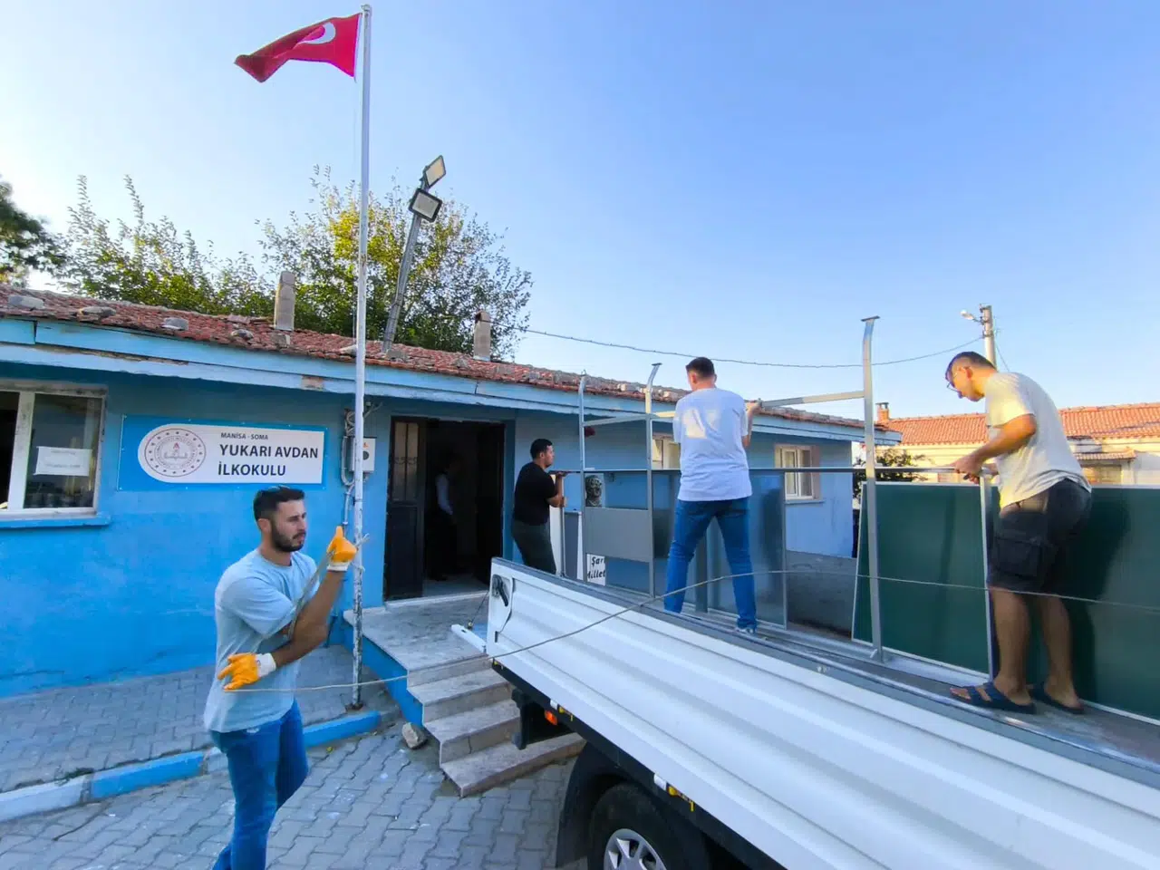 Manisa'da okullar arası dayanışma örneği sergilediler