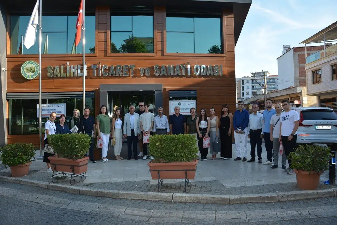 Salihli’de başarılı öğrenciler ödüllendirildi
