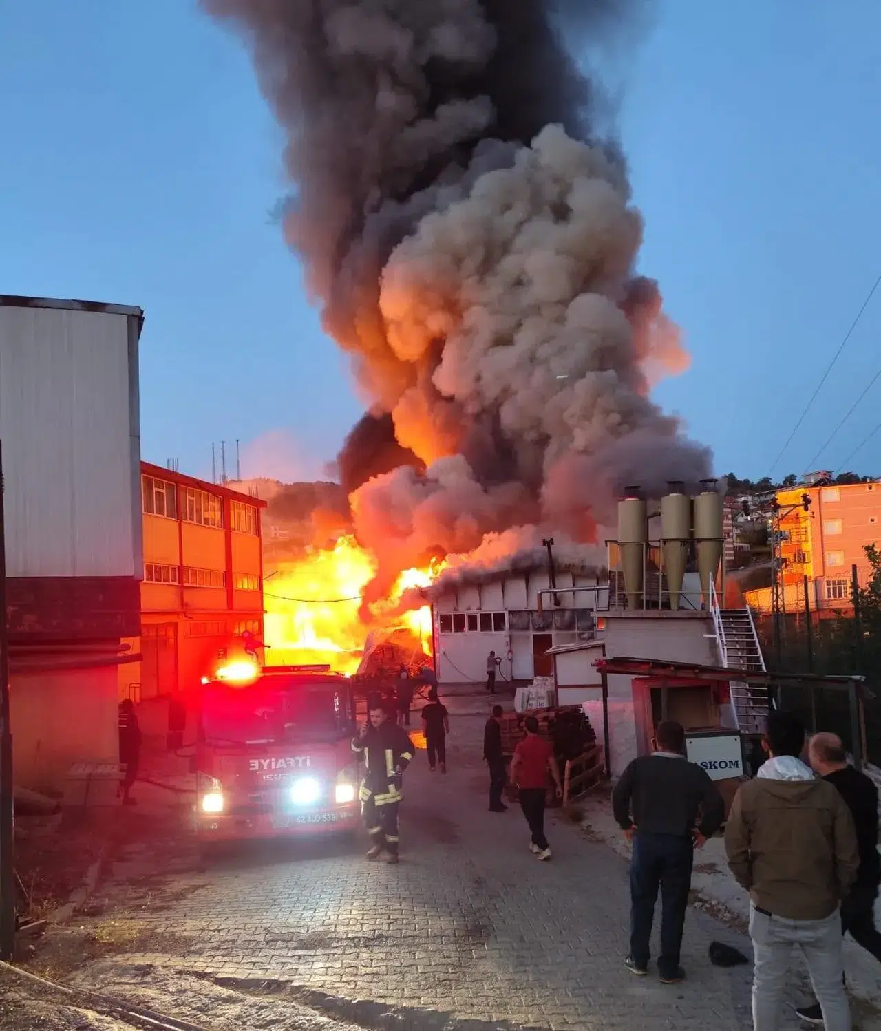 Silah fabrikasında yürekleri ağza getiren yangın