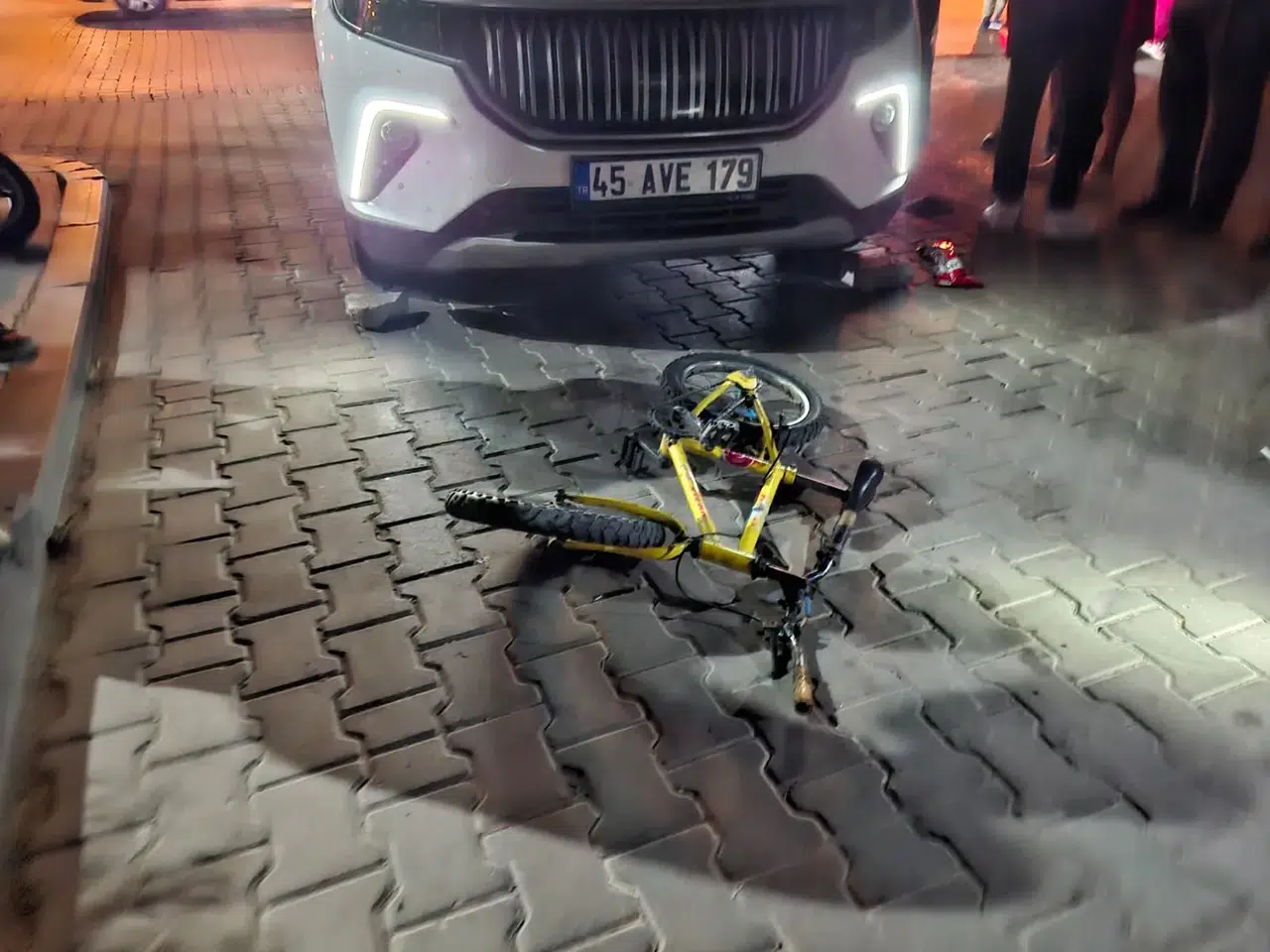 Otomobil ile bisiklet çarpıştı: 1 ağır yaralı