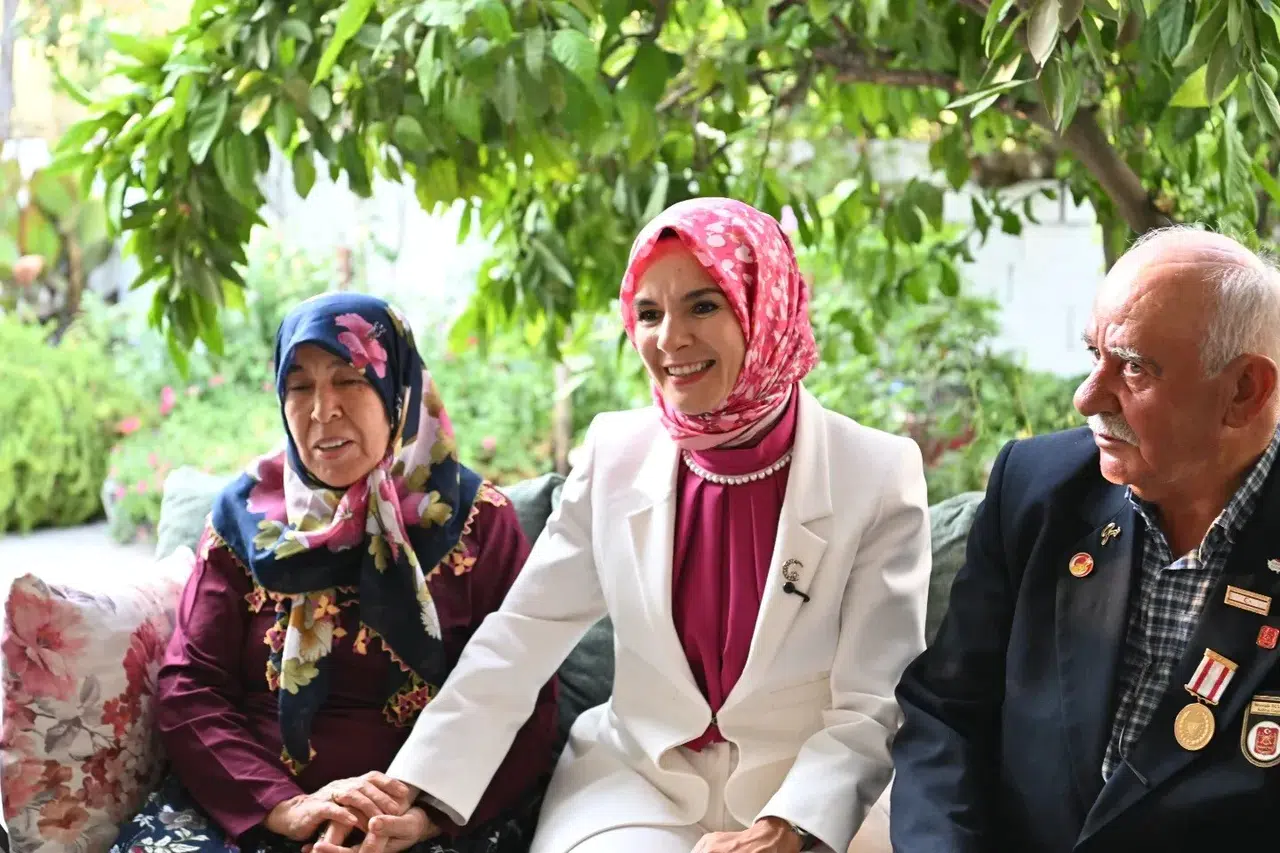 Bakan Göktaş Kıbrıs Gazisi ve eşini ziyaret  etti