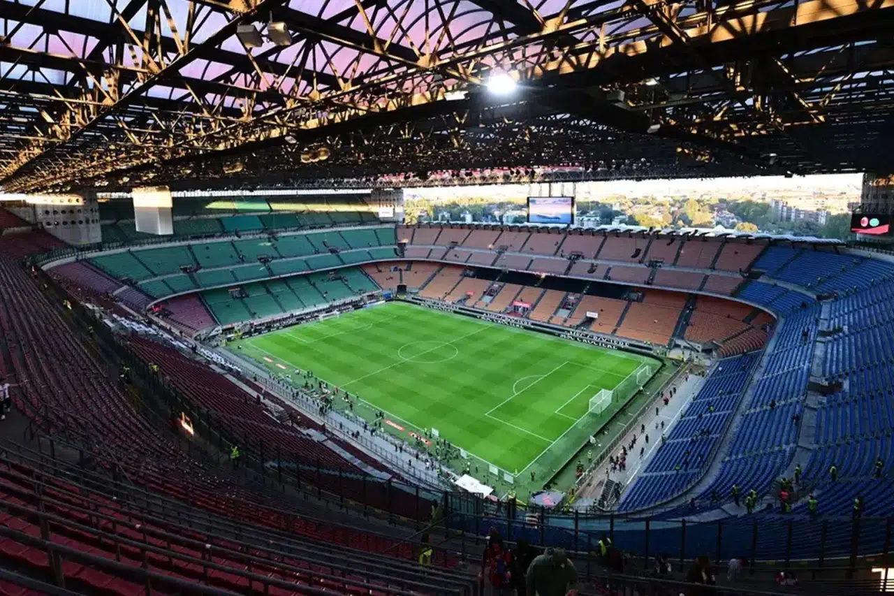 Futbolun sembolüydü! Tarihi stadyum yıkılıyor